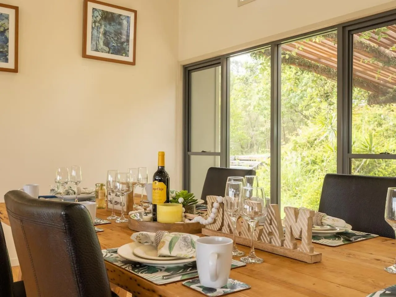 6 Bed Equine Countryside Paradise At Moggill
