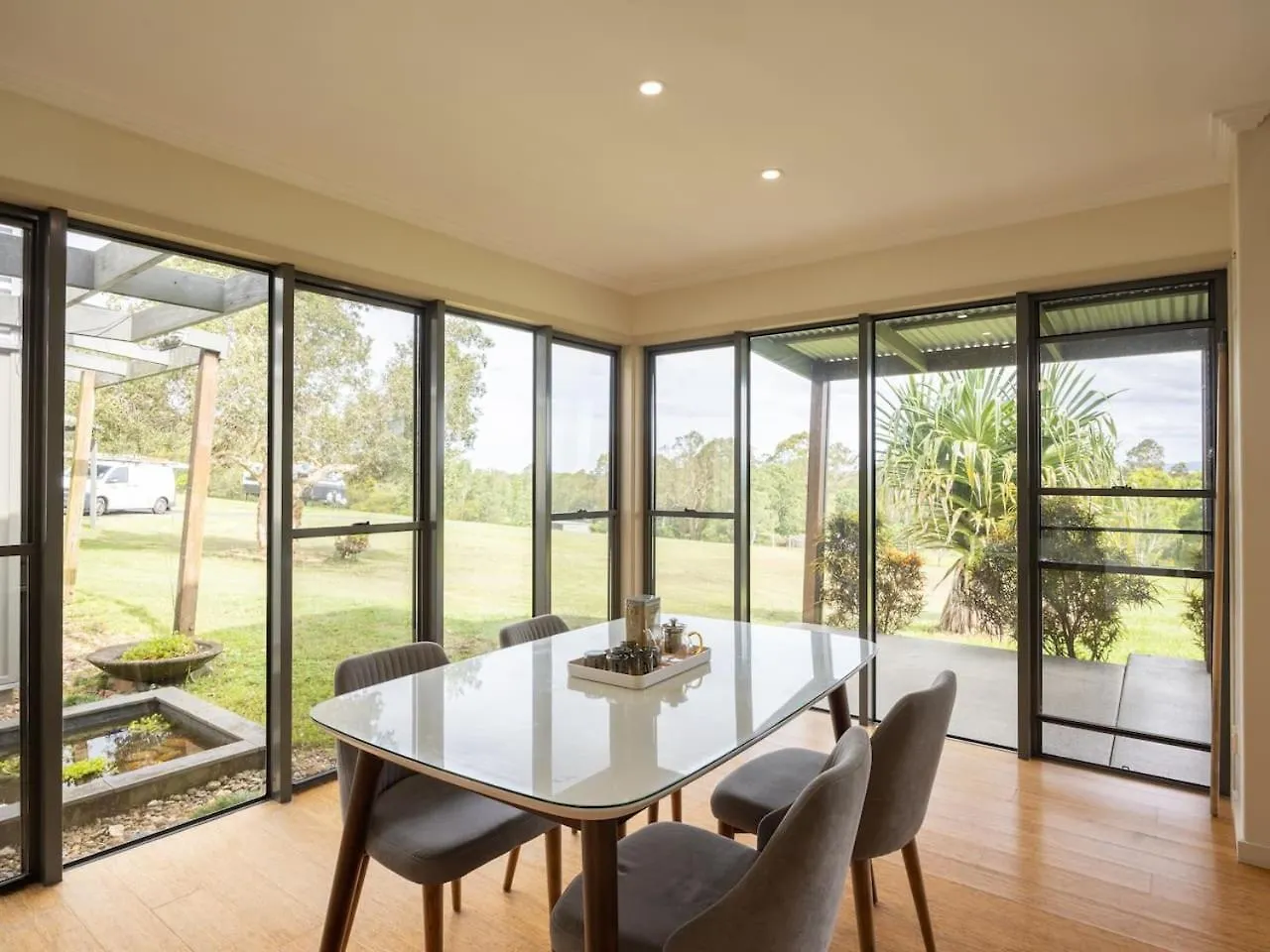 6 Bed Equine Countryside Paradise At Moggill Holiday home