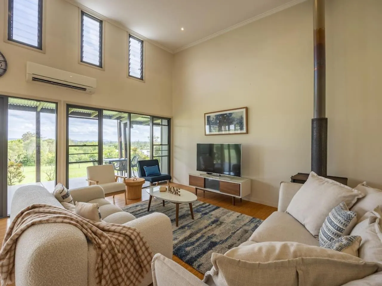 6 Bed Equine Countryside Paradise At Moggill 0*,  Australia